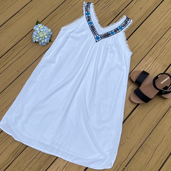 SOLD Loft Small White Dress Embroidered Floral Shift - Picture 3 of 11